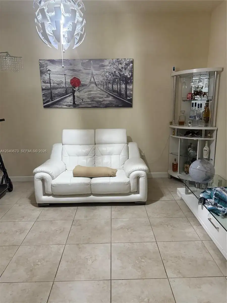 8929 W 35th Way, Hialeah FL 33018 photo 2