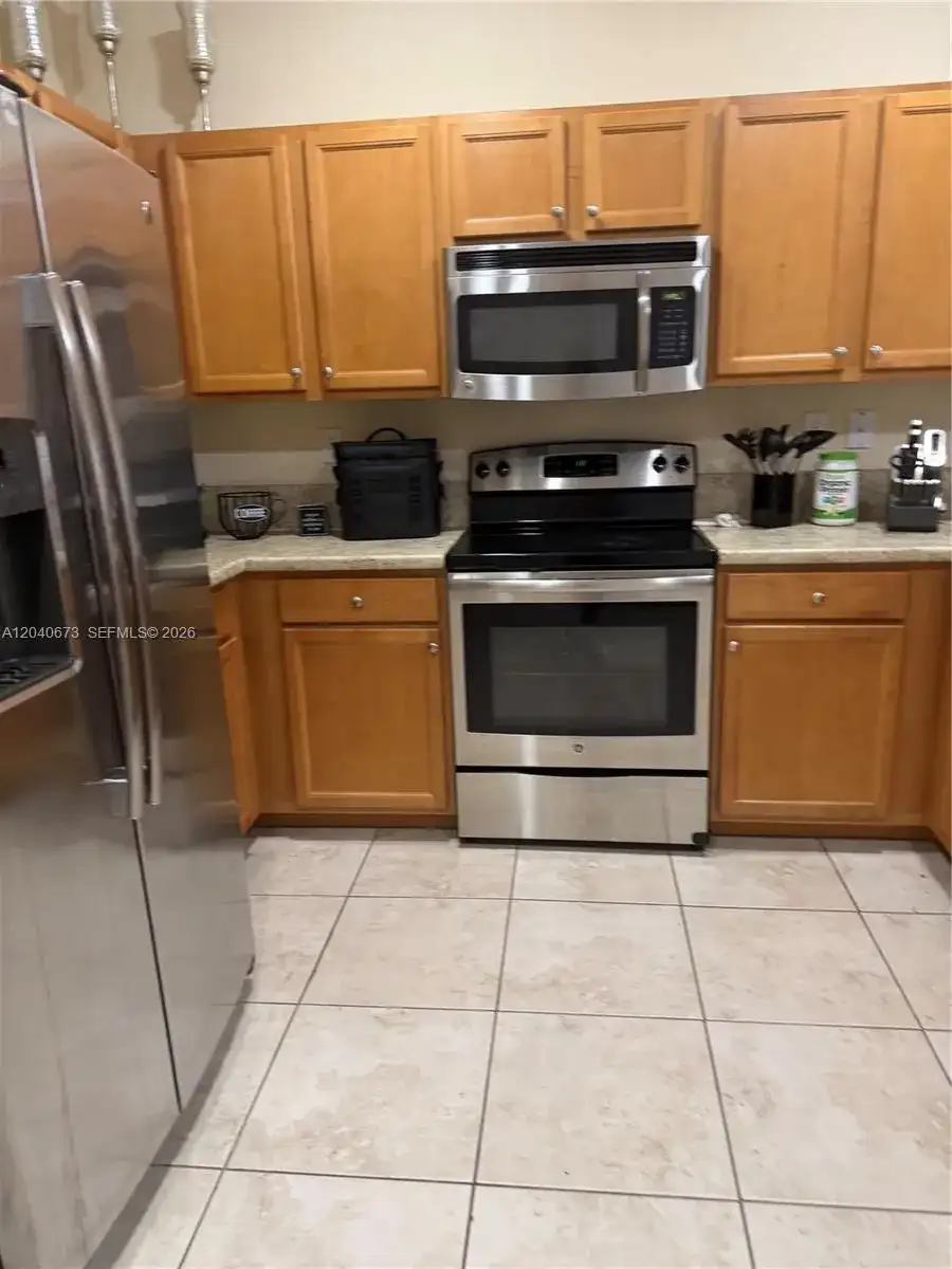 8929 W 35th Way, Hialeah FL 33018 photo 3