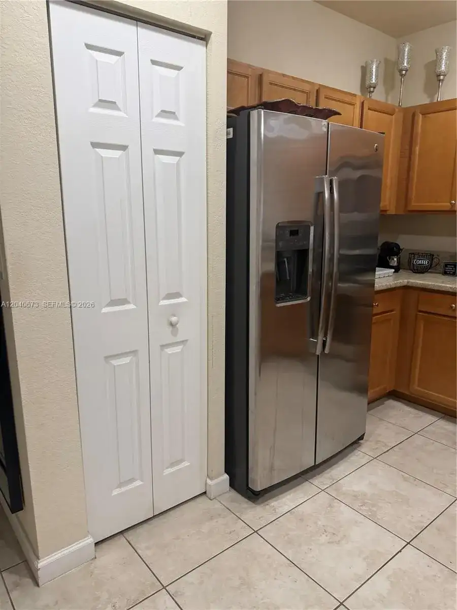 8929 W 35th Way, Hialeah FL 33018 photo 4