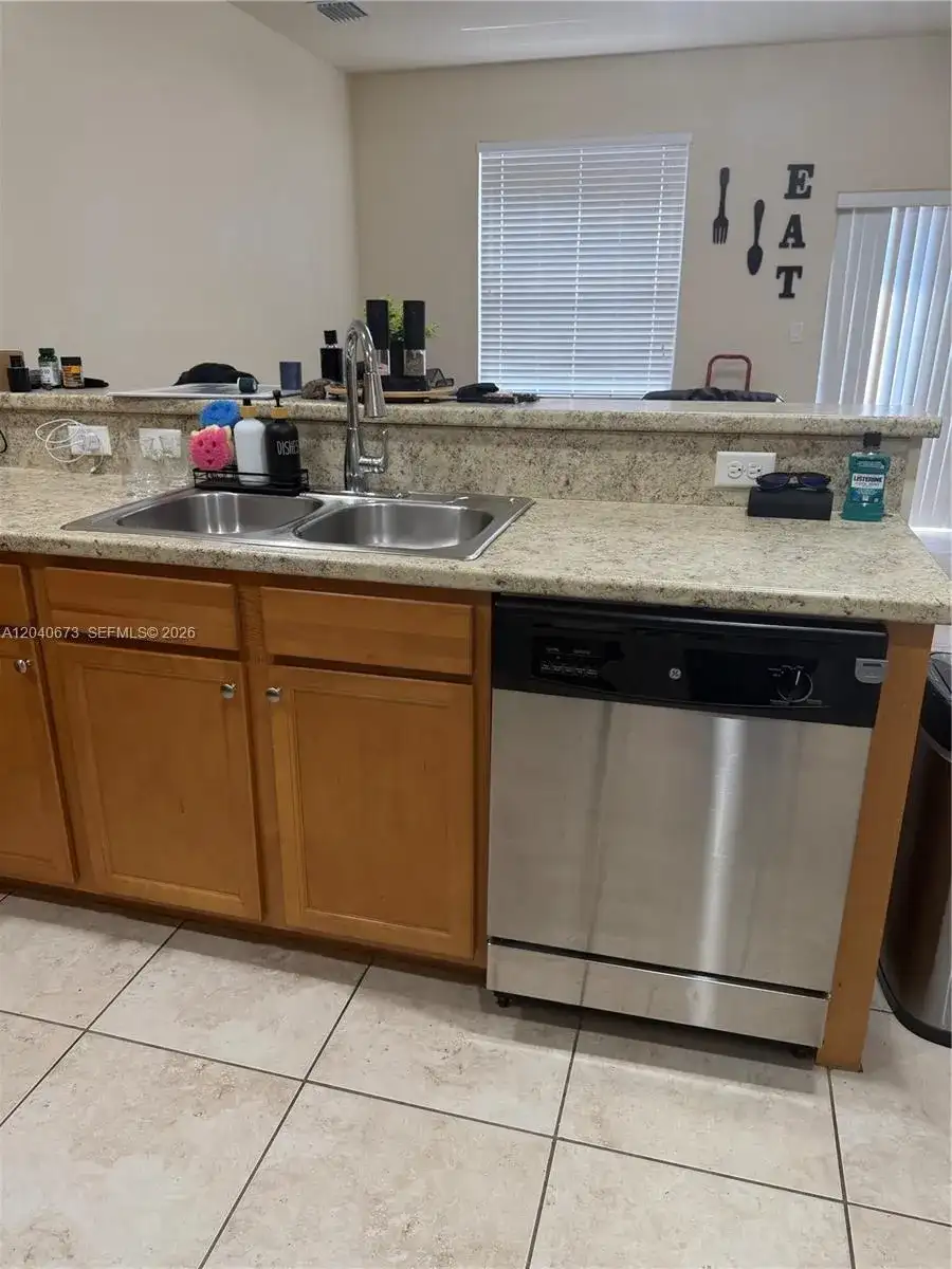 8929 W 35th Way, Hialeah FL 33018 photo 5