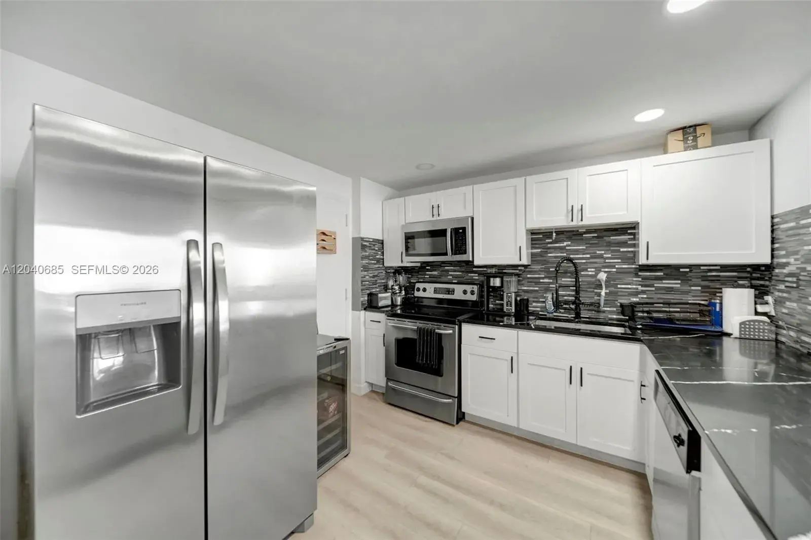 427 Golden Isles Dr # 16H, Hallandale Beach FL 33009