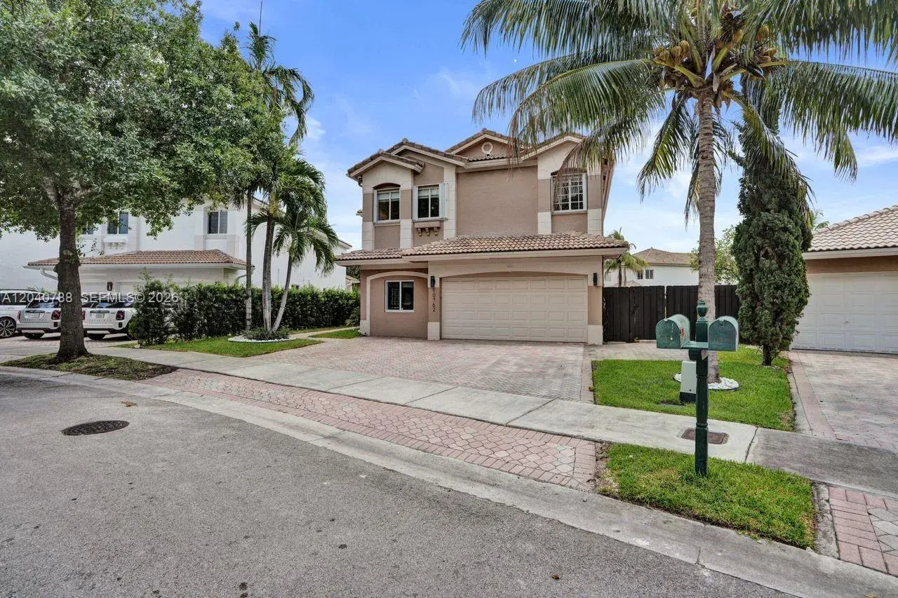10762 NW 71st St, Doral FL 33178