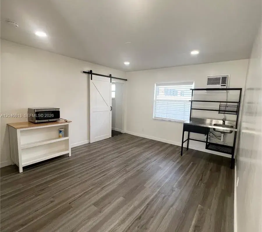 1015 SW 4th Ave # B, Fort Lauderdale FL 33315
