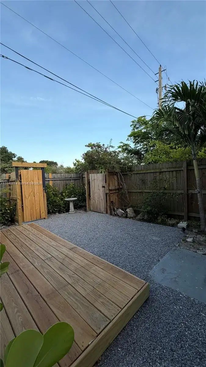 7025 NW 5th Ave # 2, Miami FL 33150 photo 2
