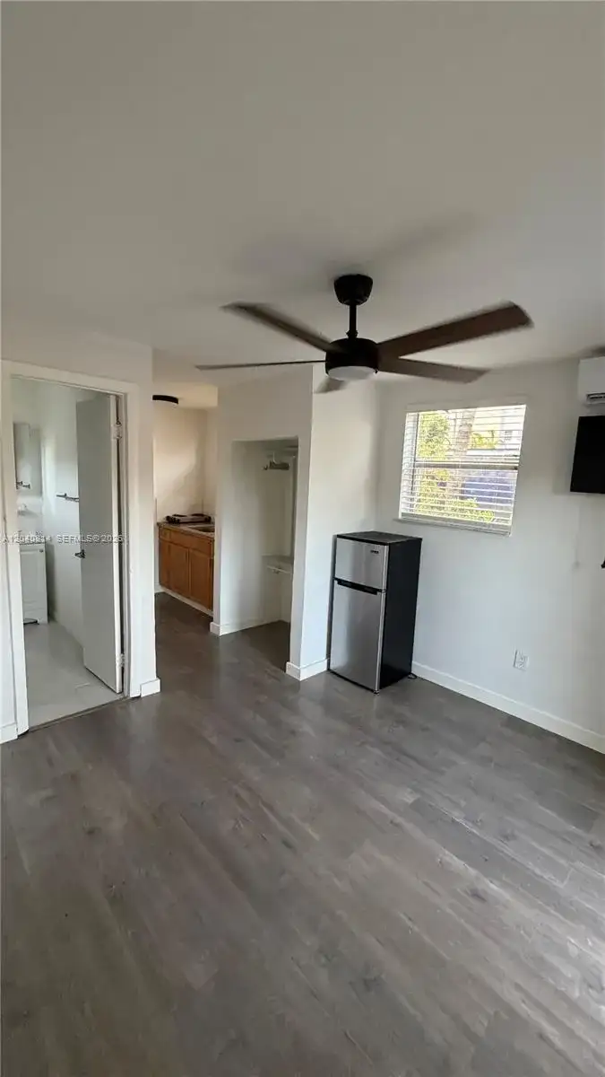 7025 NW 5th Ave # 2, Miami FL 33150 photo 4