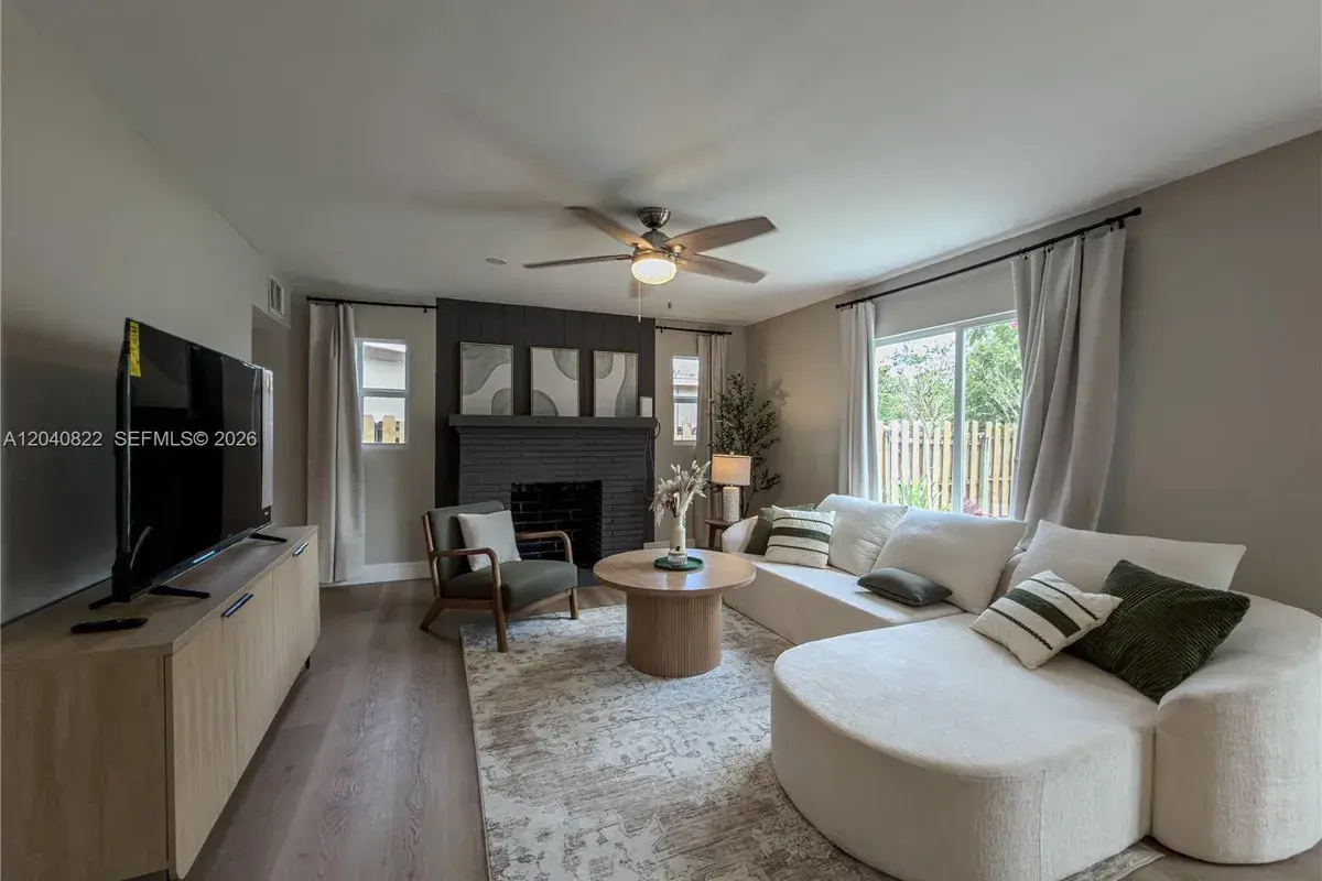 1813 SW 10th St, Fort Lauderdale FL 33312