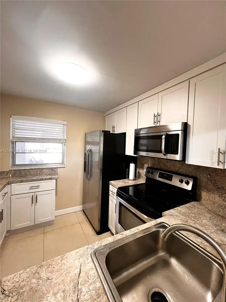 9235 Lagoon Pl # 109, Davie FL 33324 photo 2