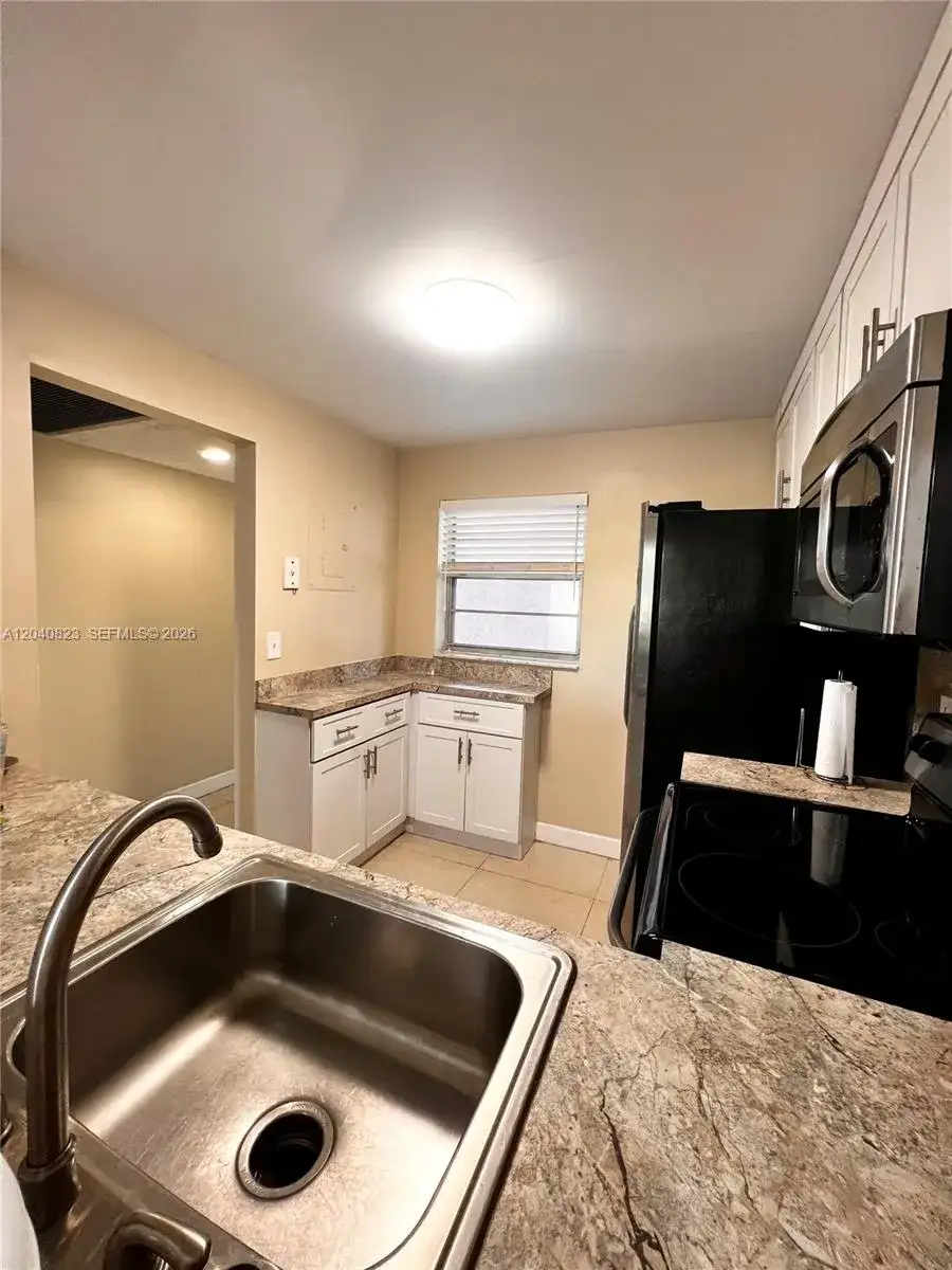 9235 Lagoon Pl # 109, Davie FL 33324 photo 3