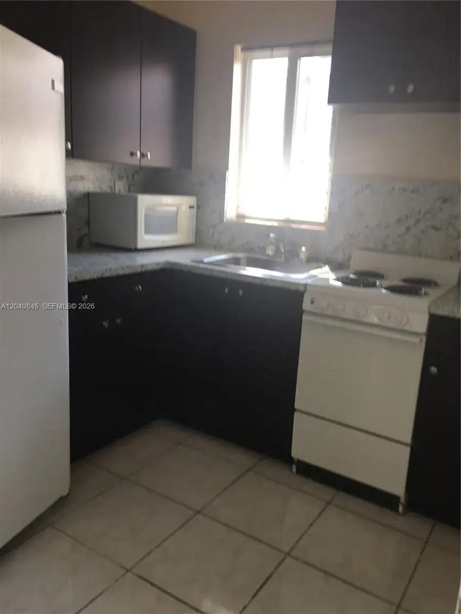 960 Biarritz Dr # 2, Miami Beach FL 33141 photo 4