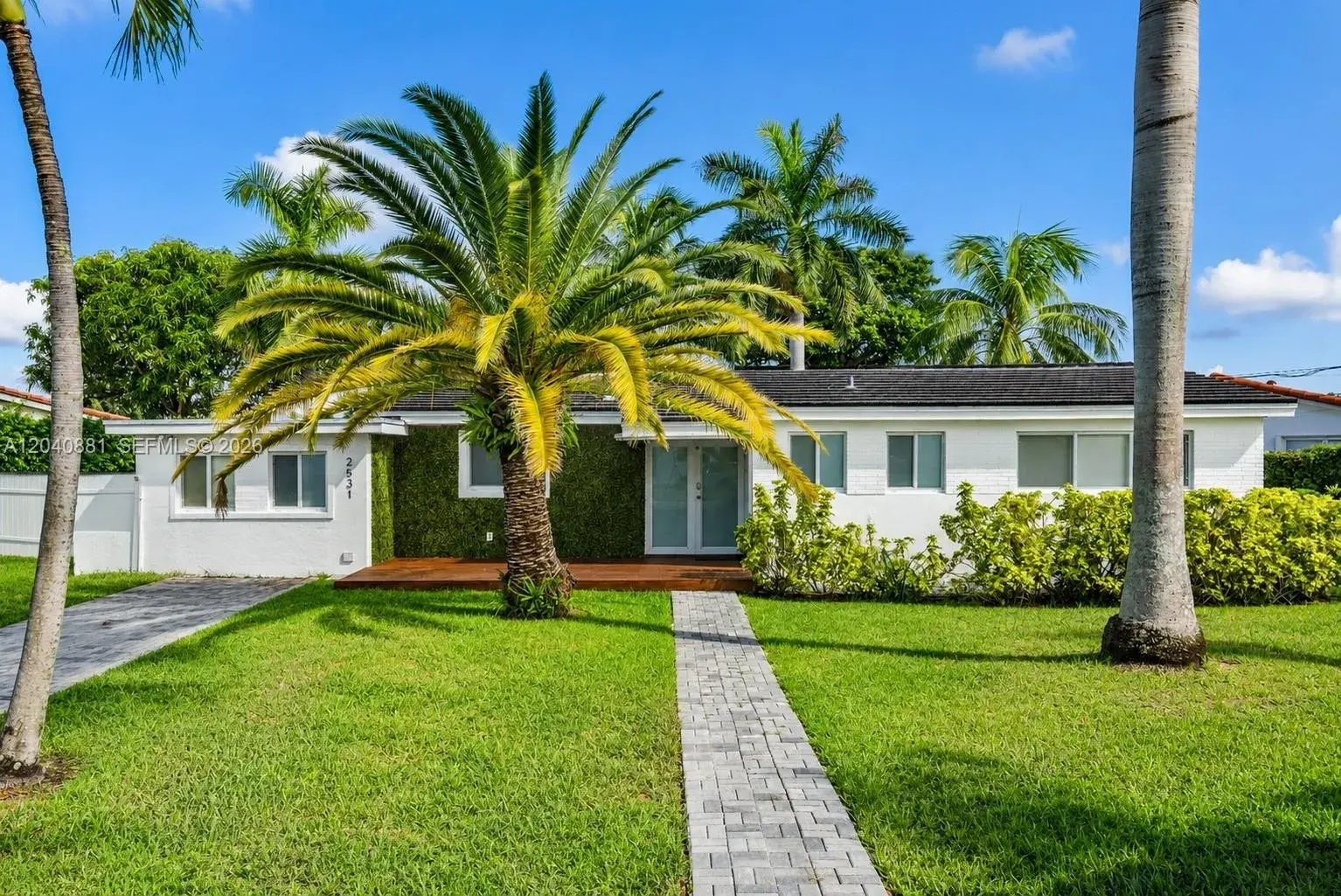 2531 NE 209th Ter, Aventura FL 33180
