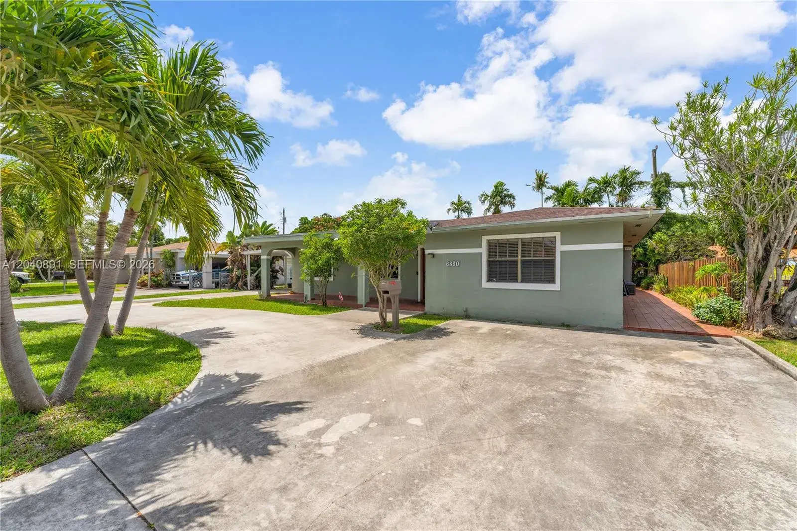 6860 SW 18th St, Miami FL 33155