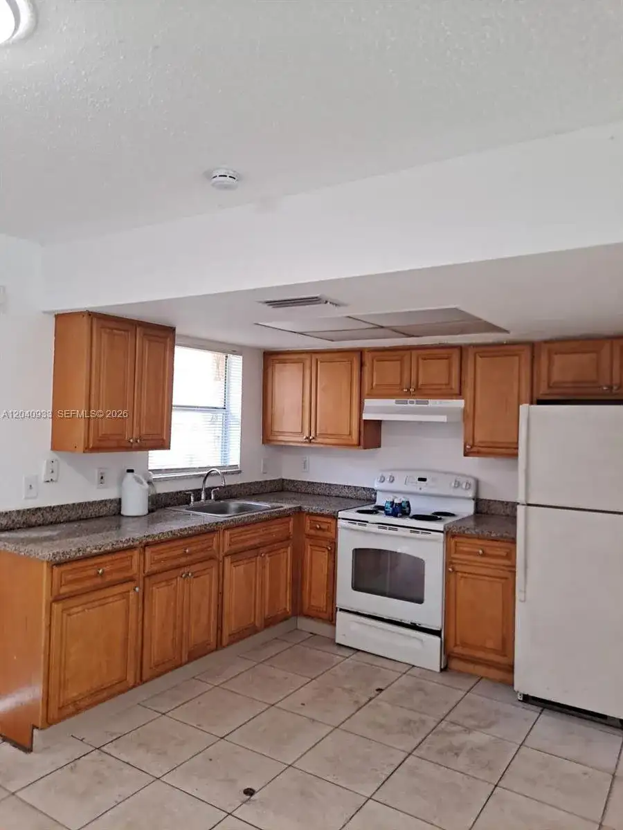 2560 NW 52nd Ave # C18, Lauderhill FL 33313 photo 2