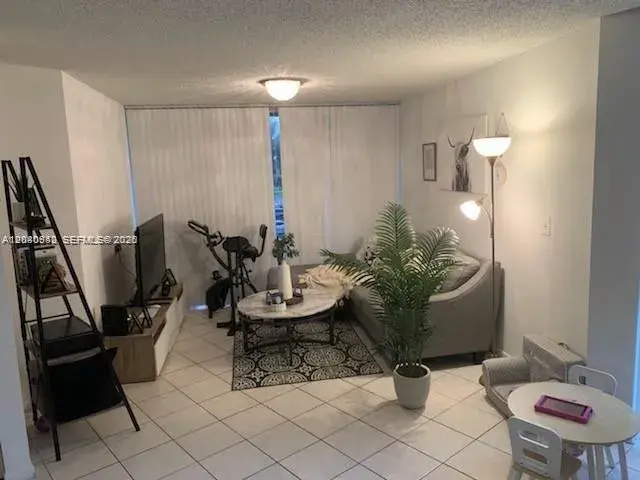 7035 NW 186th St # D310, Hialeah FL 33015