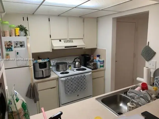 7035 NW 186th St # D310, Hialeah FL 33015