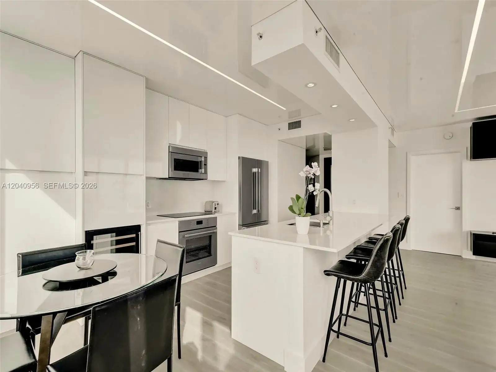 6365 Collins Ave # 2407, Miami Beach FL 33141 photo 2
