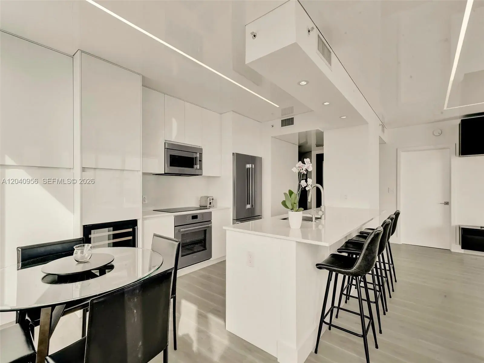 6365 Collins Ave # 2407, Miami Beach FL 33141