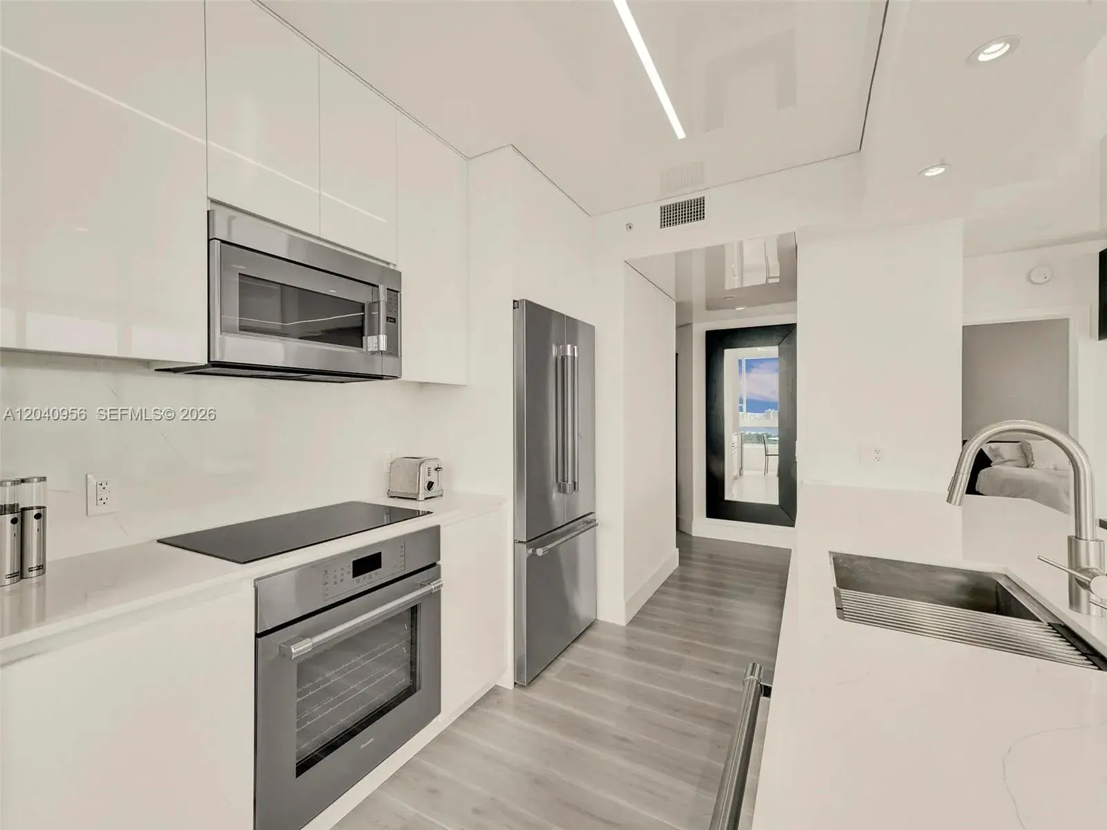6365 Collins Ave # 2407, Miami Beach FL 33141
