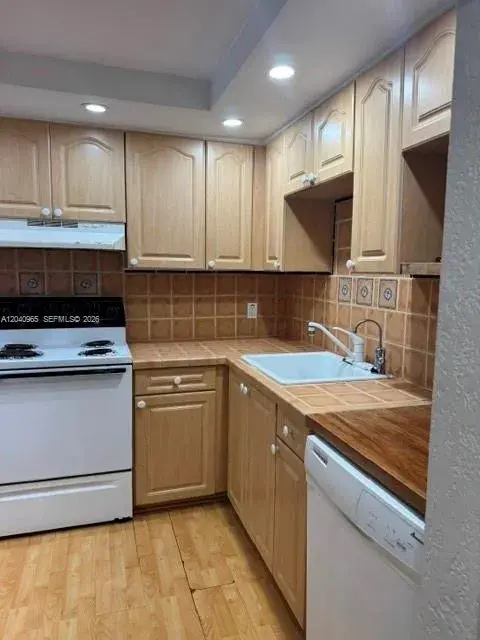 14321 N Kendall Dr # 403F, Miami FL 33186