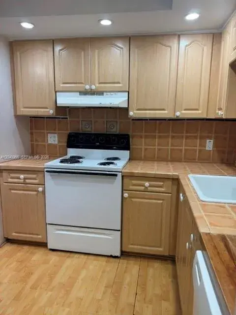 14321 N Kendall Dr # 403F, Miami FL 33186