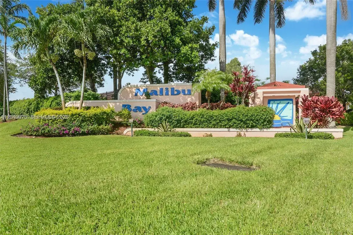 746 NW 208th Way, Pembroke Pines FL 33029