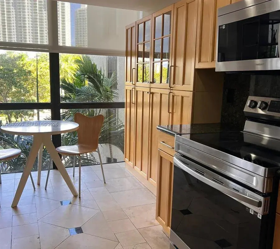 18181 NE 31st ct # 305, Aventura FL 33160