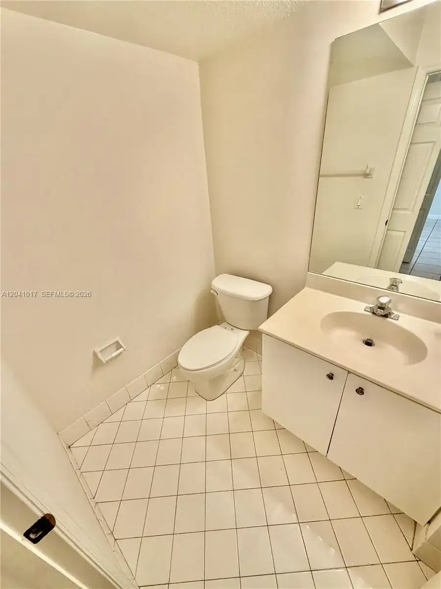 5770 NW 113th Pl, Doral FL 33178 photo 5