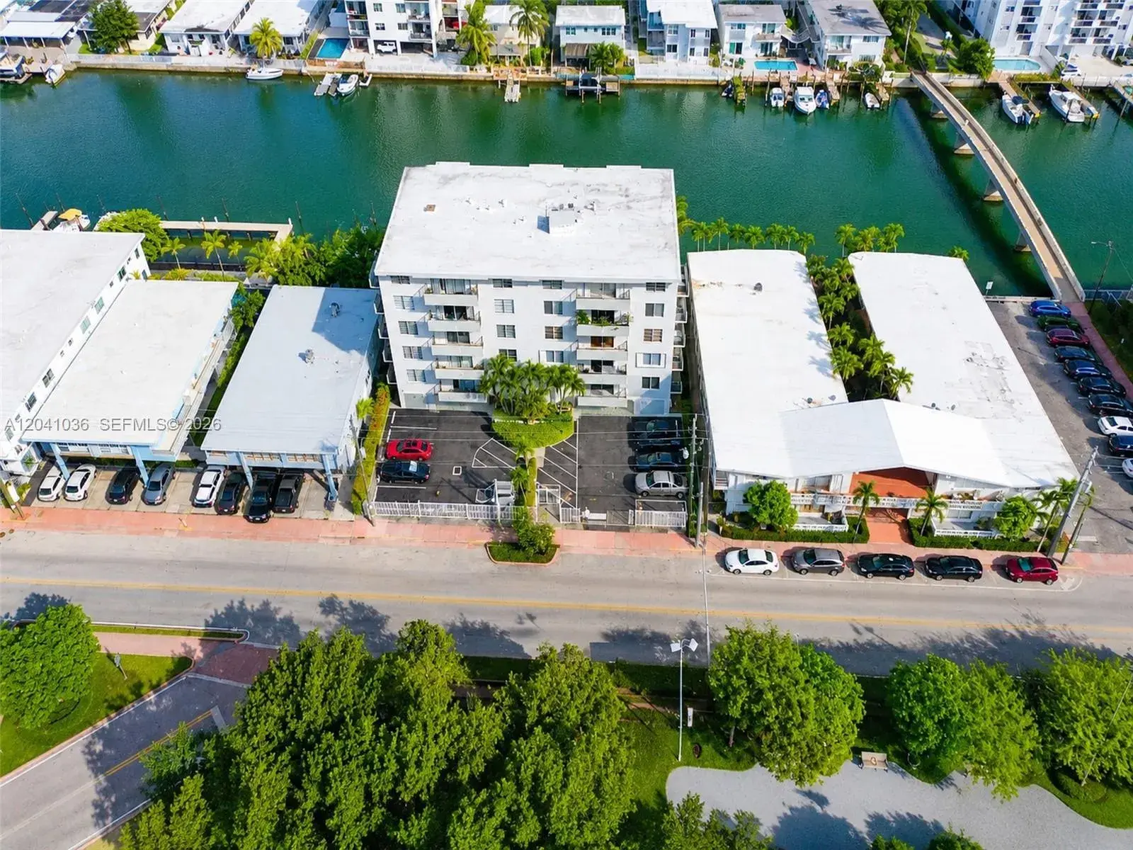 8024 Tatum Waterway Dr # 2B, Miami Beach FL 33141