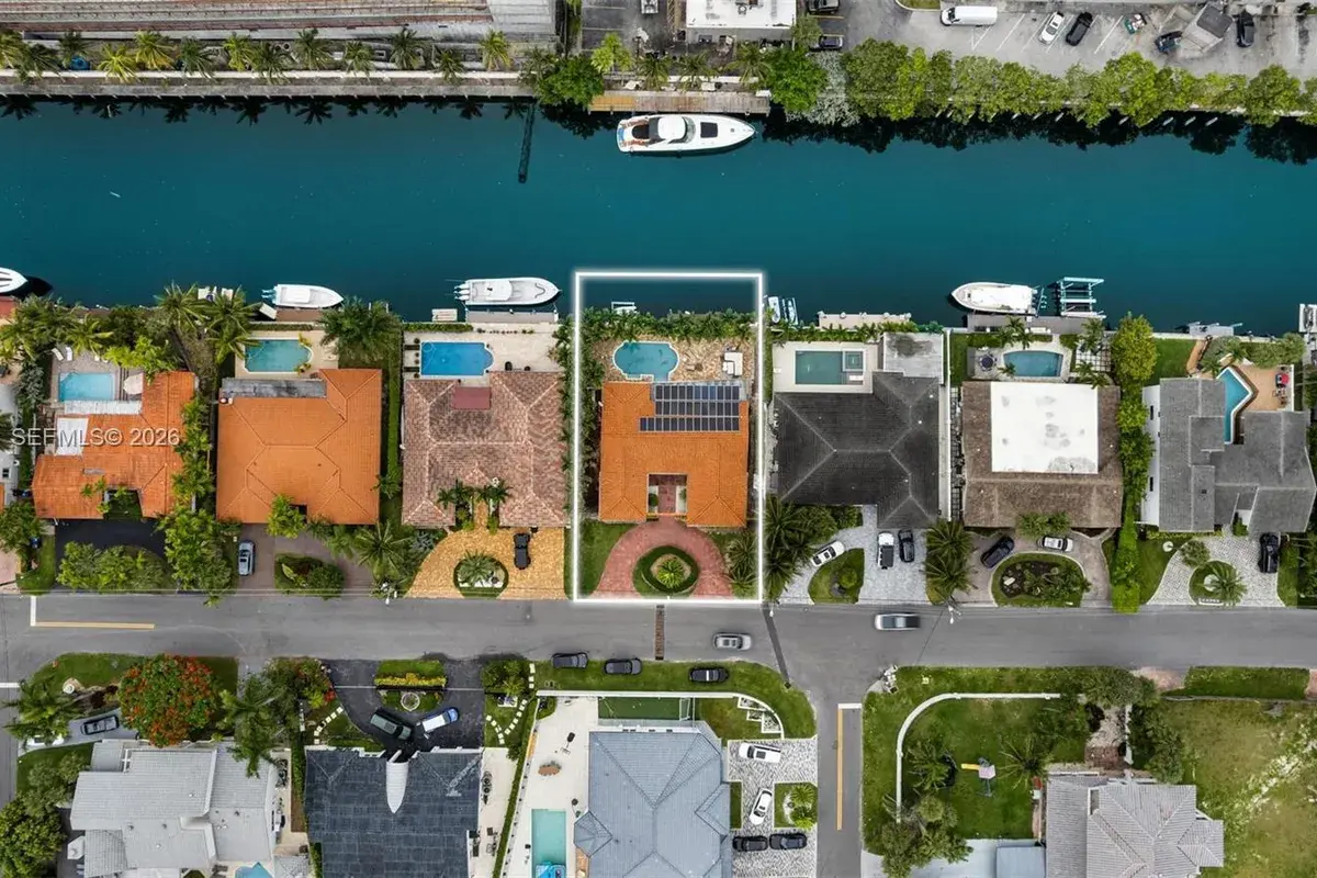 3220 NE 164th St, North Miami Beach FL 33160