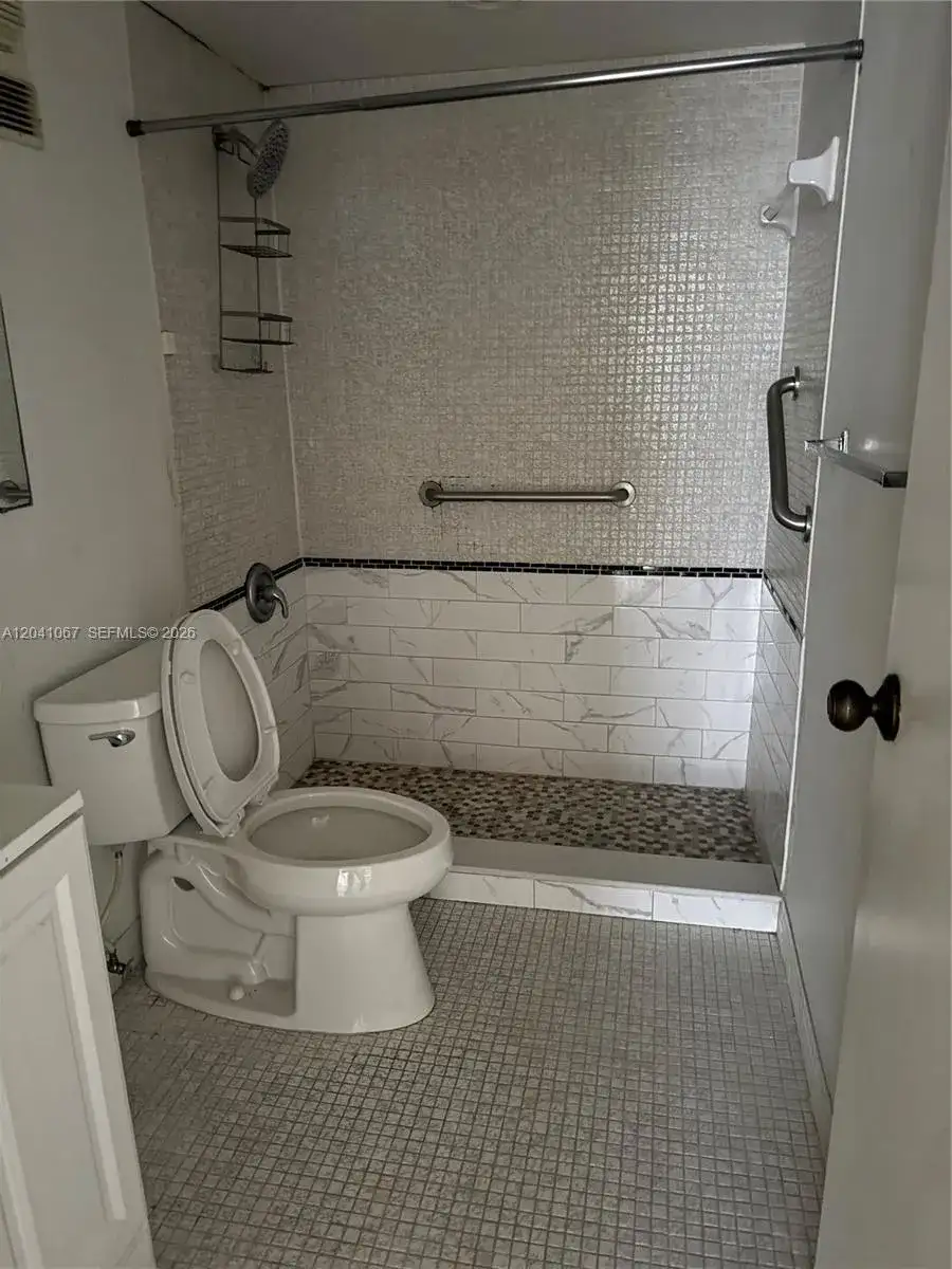 1825 W 44th Pl # 707, Hialeah FL 33012 photo 5