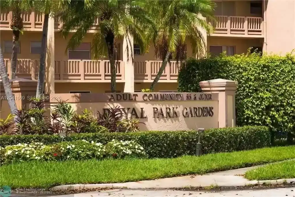 6870 Royal Palm Blvd # 111M, Margate FL 33063