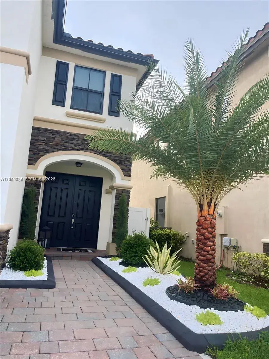 8719 W 33rd Ave, Hialeah FL 33018