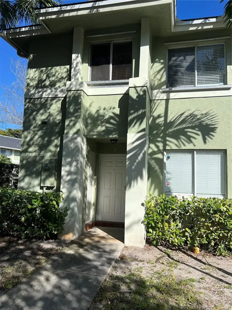 183 Hidden Ct Rd # 33, Hollywood FL 33023 photo 2