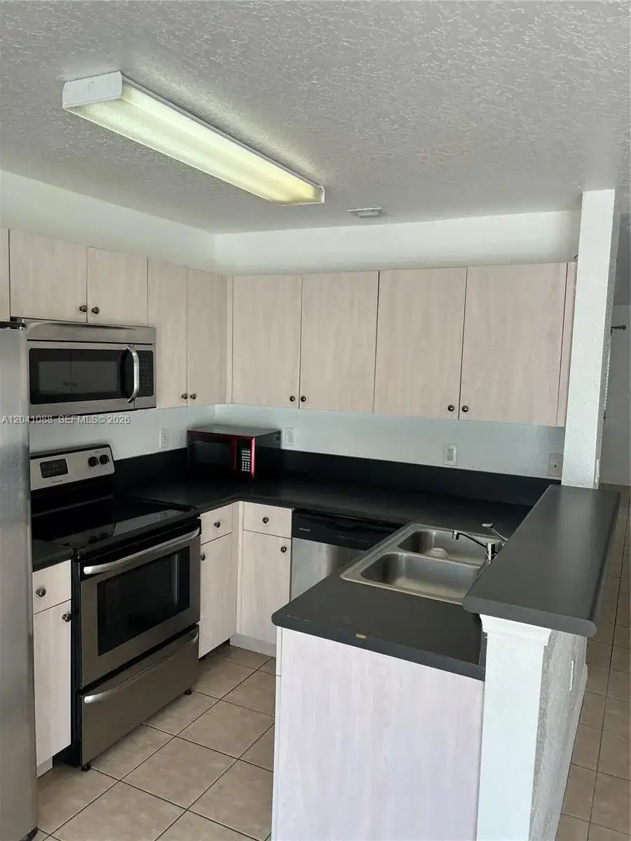 183 Hidden Ct Rd # 33, Hollywood FL 33023 photo 4