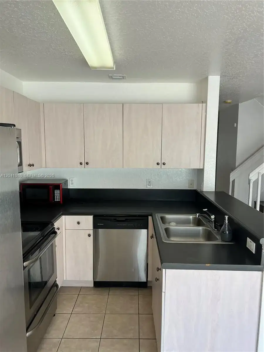 183 Hidden Ct Rd # 33, Hollywood FL 33023 photo 5