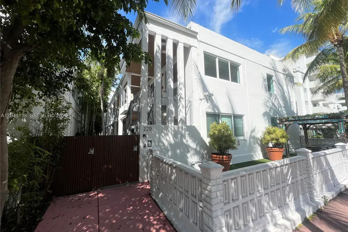 220 Collins Ave # 3B, Miami Beach FL 33139