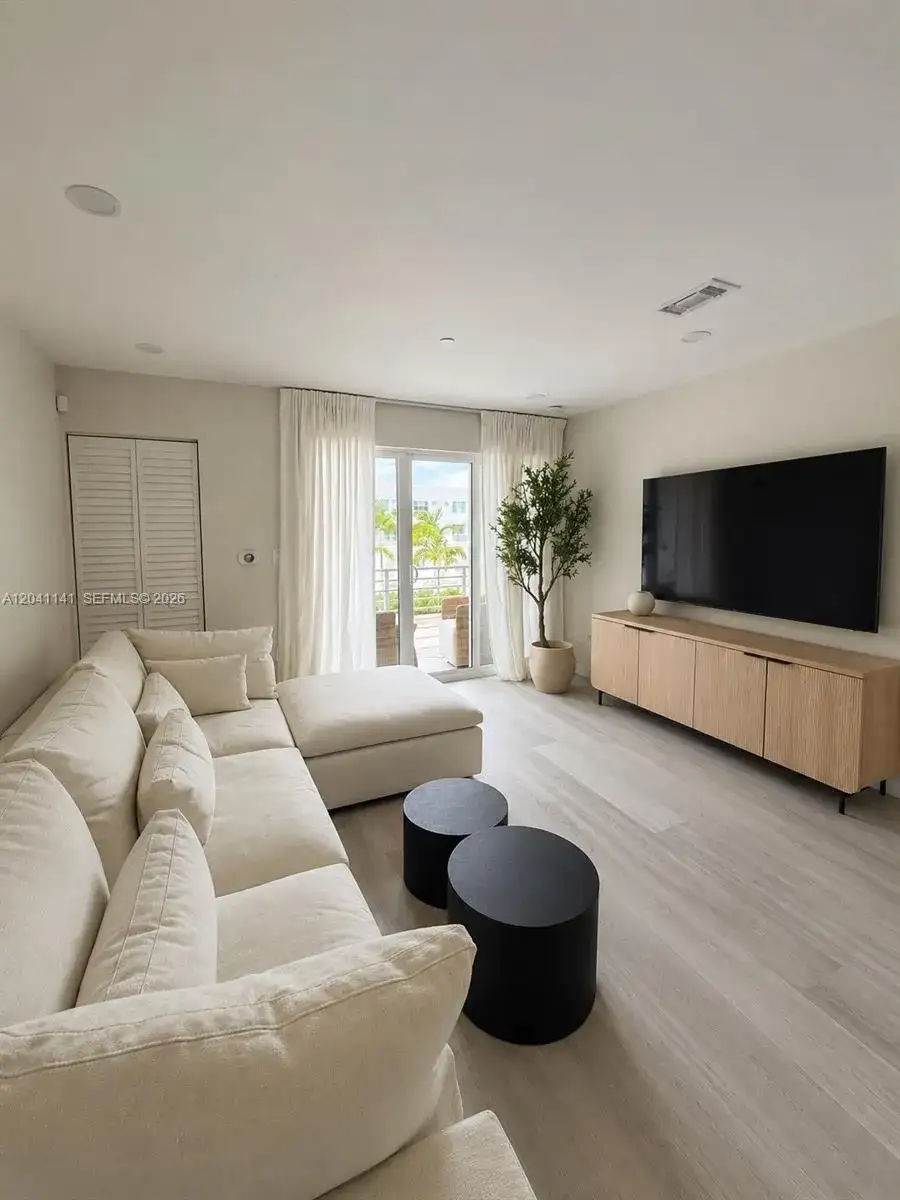 2505 NE 193rd St # 4211, Miami FL 33180 photo 3