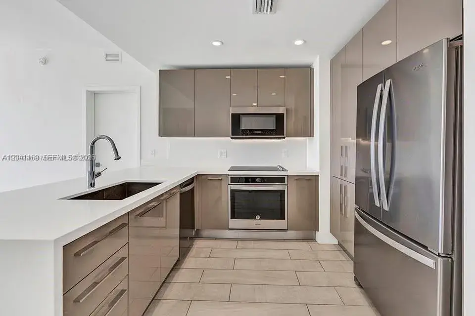 2000 S Metropica Way # 907, Sunrise FL 33323