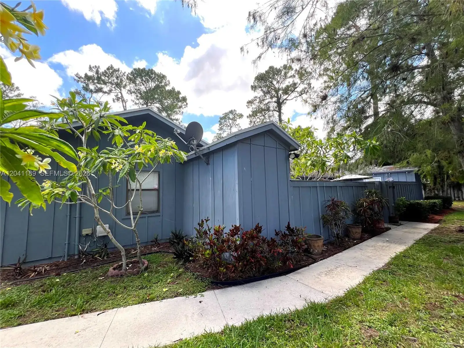 1077 Goldenrod Rd # 1077, Wellington FL 33414 photo 2