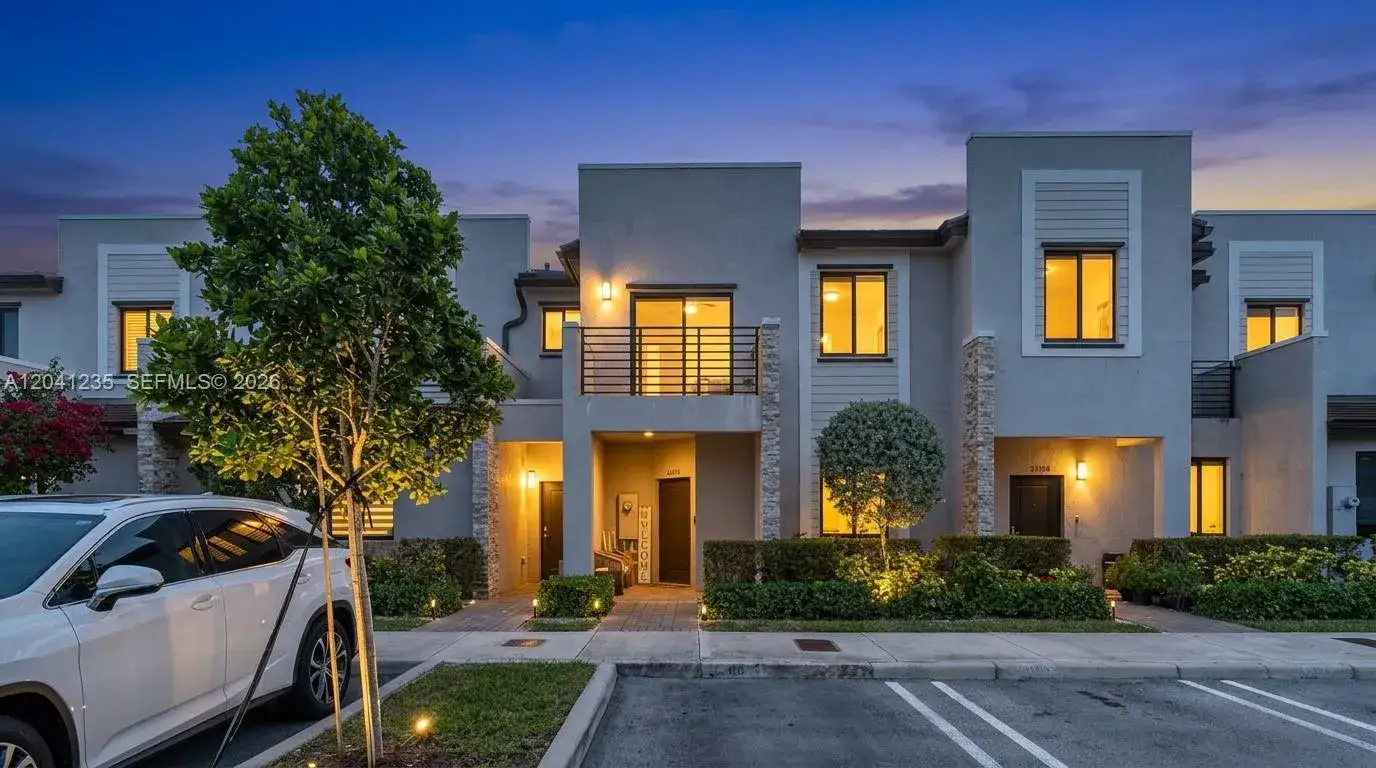 21068 NE 8th Ave, Miami FL 33179