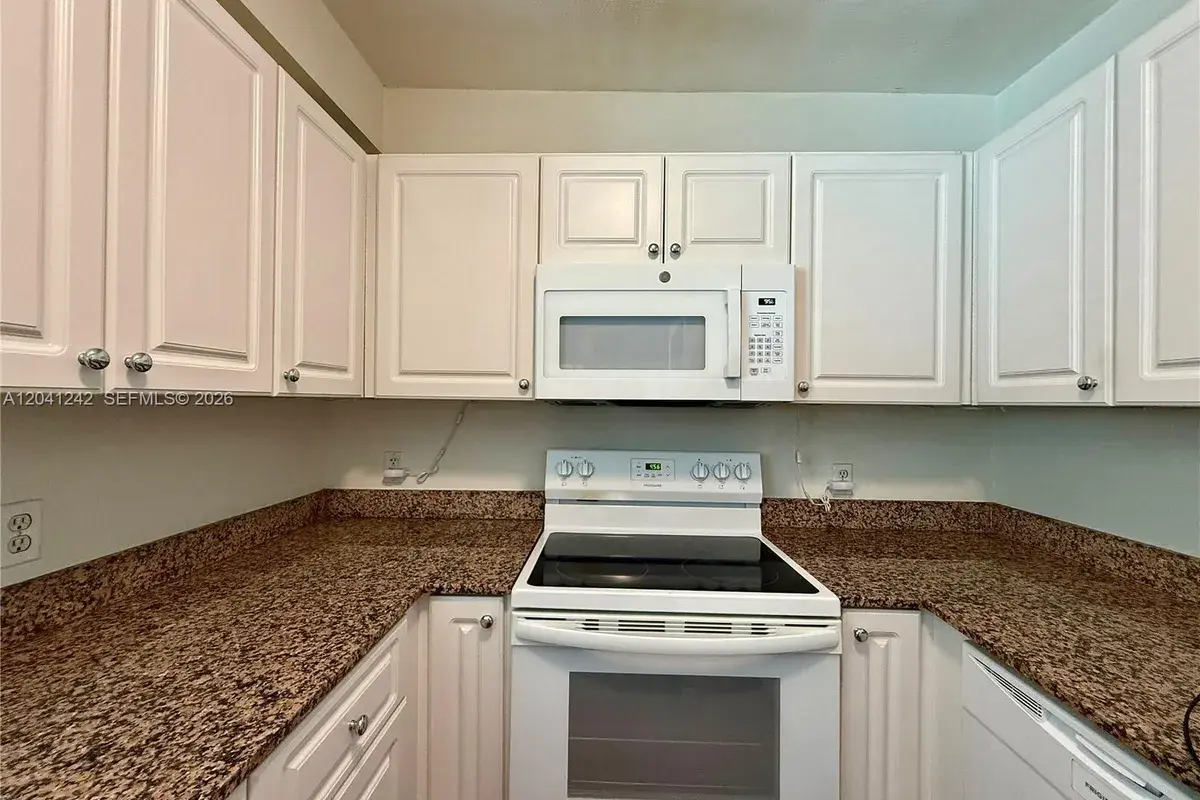 7800 Collins Ave # 407, Miami Beach FL 33141