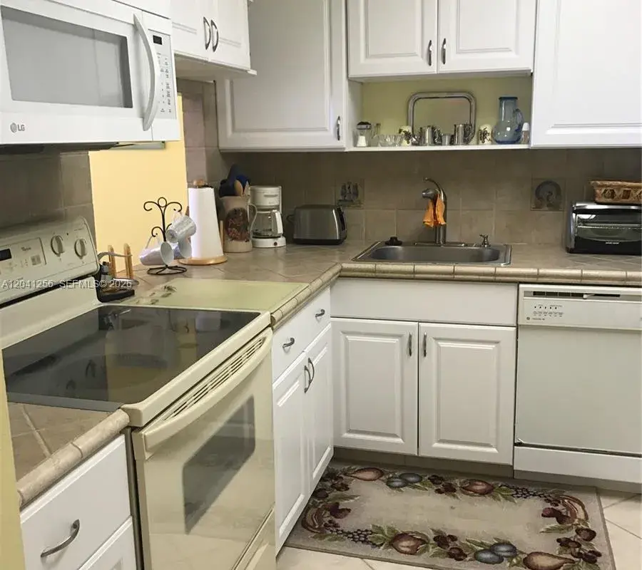3199 S Ocean Dr # 402, Hallandale Beach FL 33009