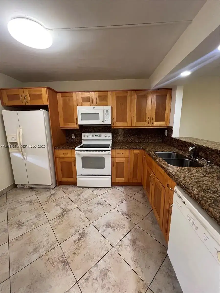 379 Lakeview Dr # 205, Weston FL 33326 photo 5