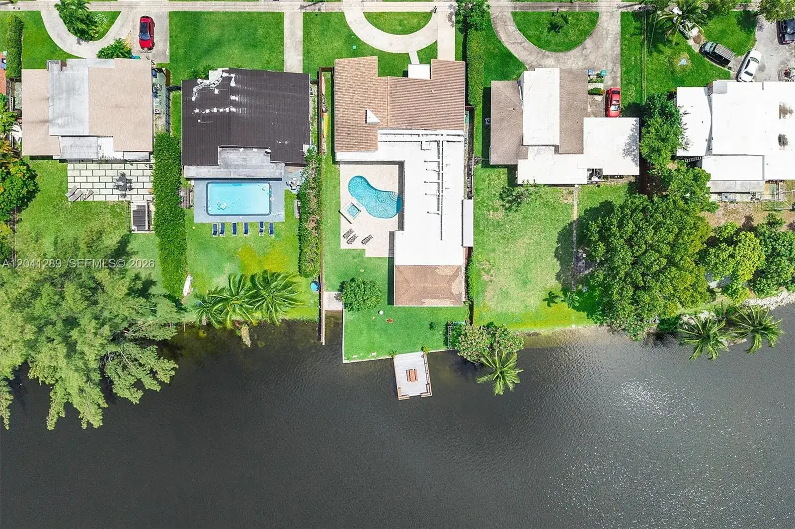 2531 NE 195th St, Miami FL 33180 photo 2