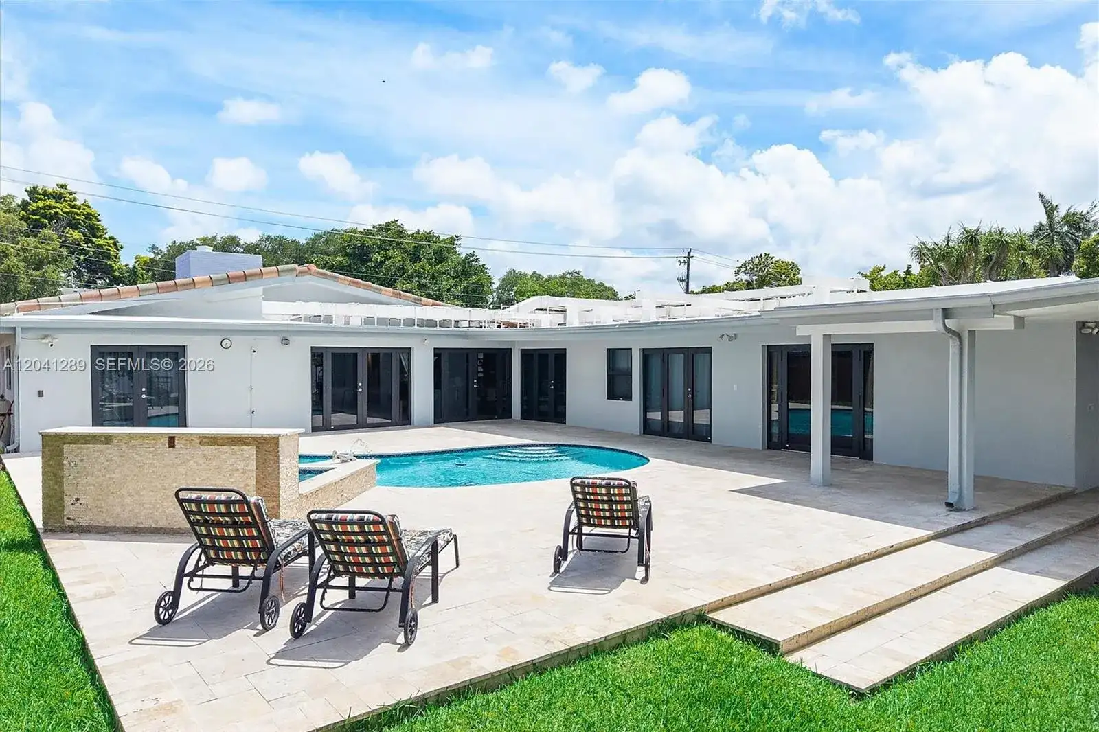 2531 NE 195th St, Miami FL 33180 photo 4