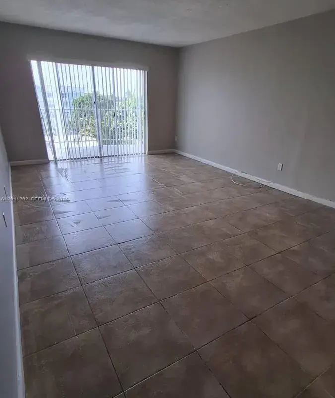 496 NW 165th St Rd # 612, Miami FL 33169