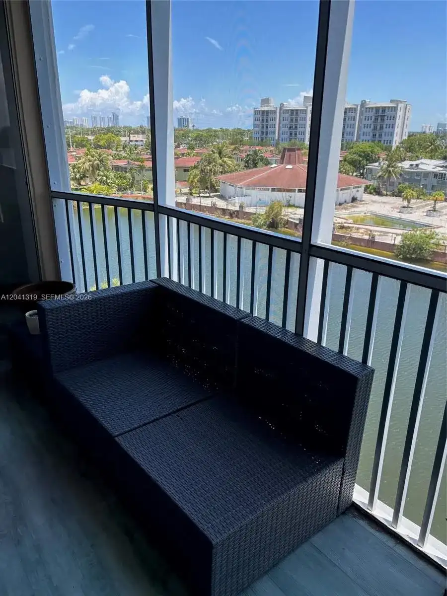 1750 NE 191st St # 4, Miami FL 33179