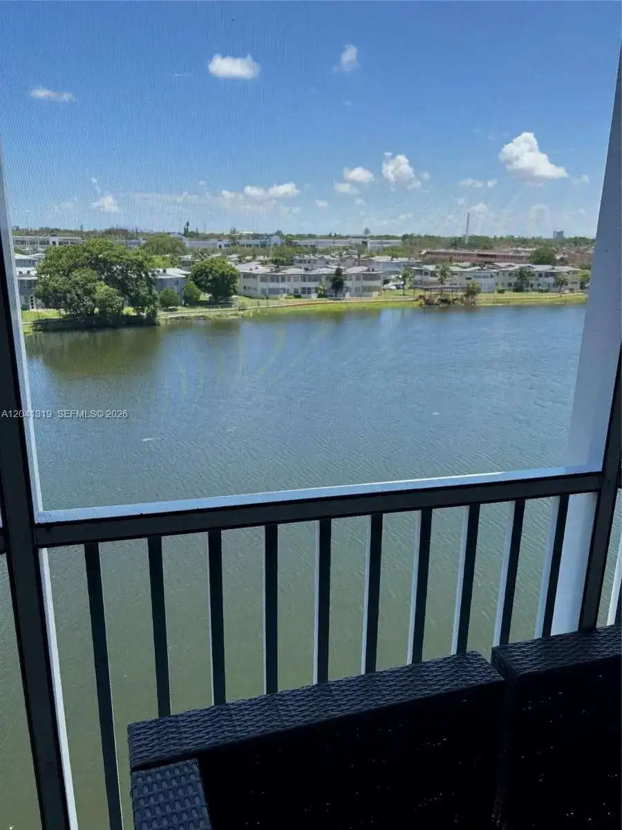 1750 NE 191st St # 4, Miami FL 33179 photo 2