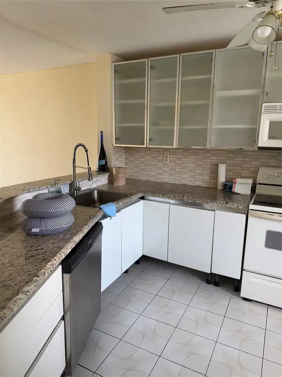 1750 NE 191st St # 4, Miami FL 33179 photo 4