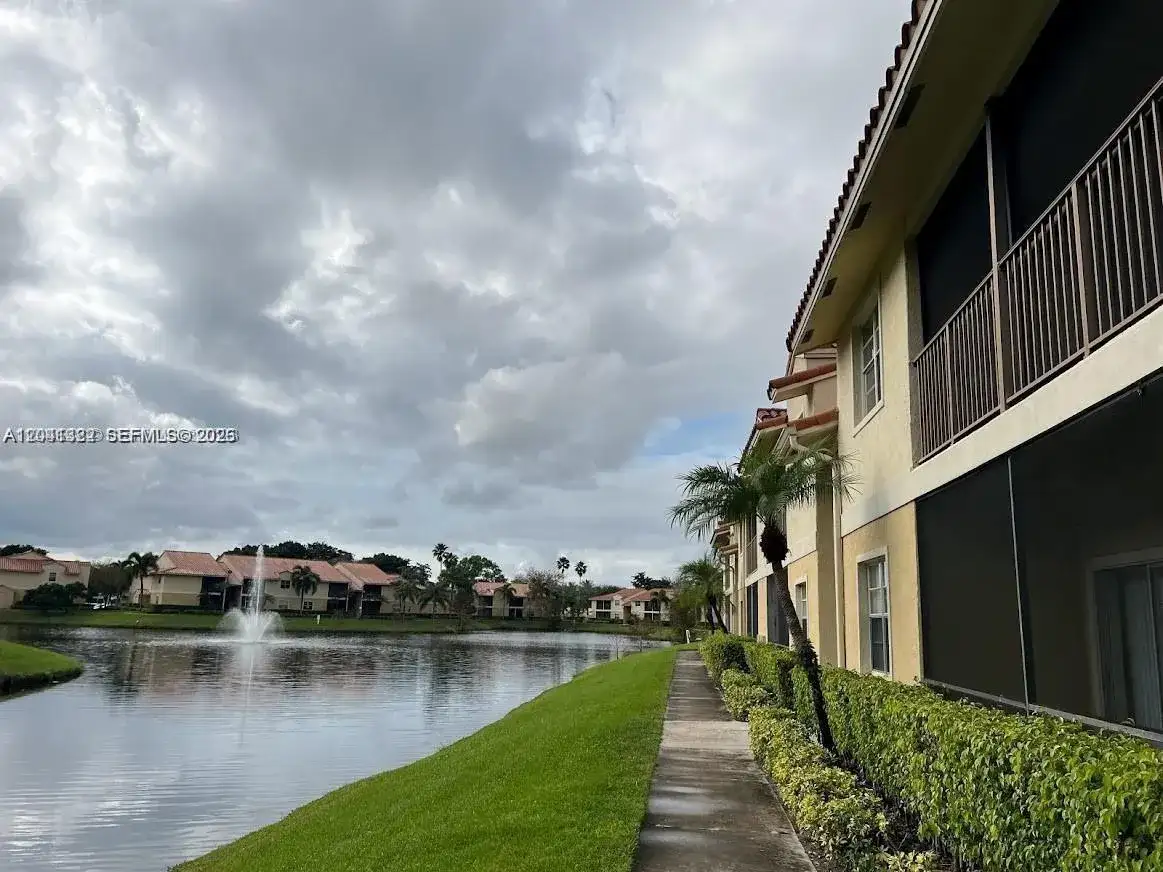 1227 SW 46th Ave # 304, Pompano Beach FL 33069 photo 3