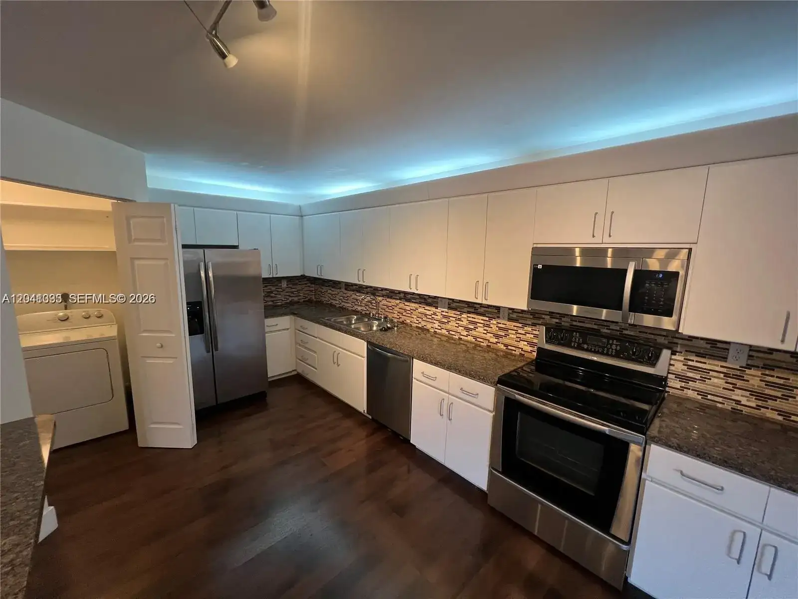 561 Racquet Club Rd # 21, Weston FL 33326 photo 2